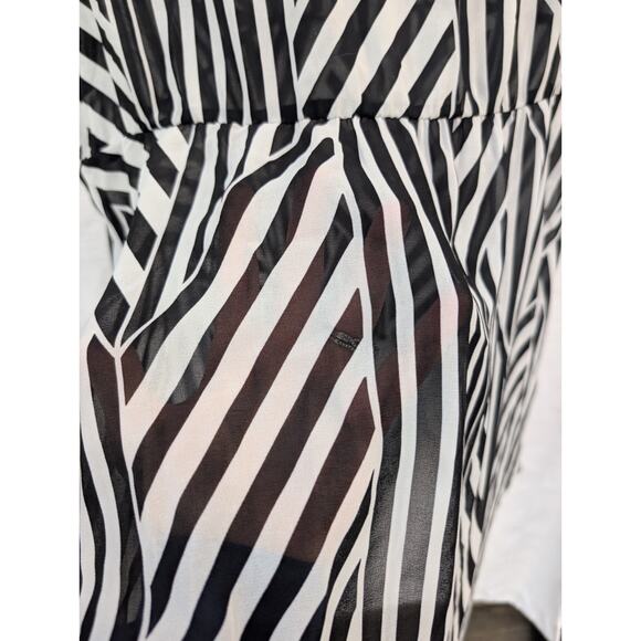 Torrid Hi-Lo Babydoll Sheer Button Front Tunic Tank Sz 2X Black White Geometric - Picture 6 of 9